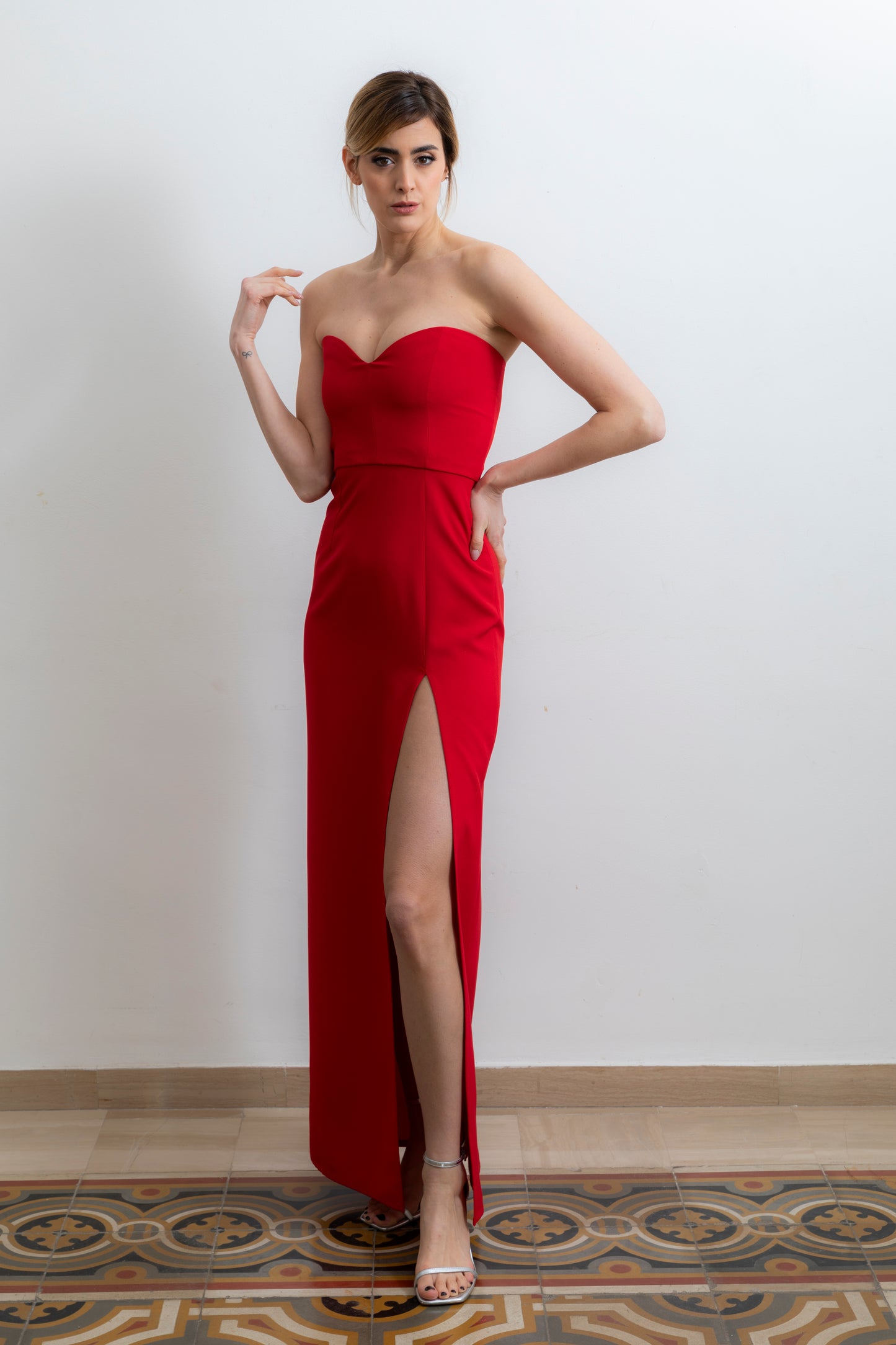 Abito Red Carpet Tubino Lungo rosso scollo a cuore e spacco davanti