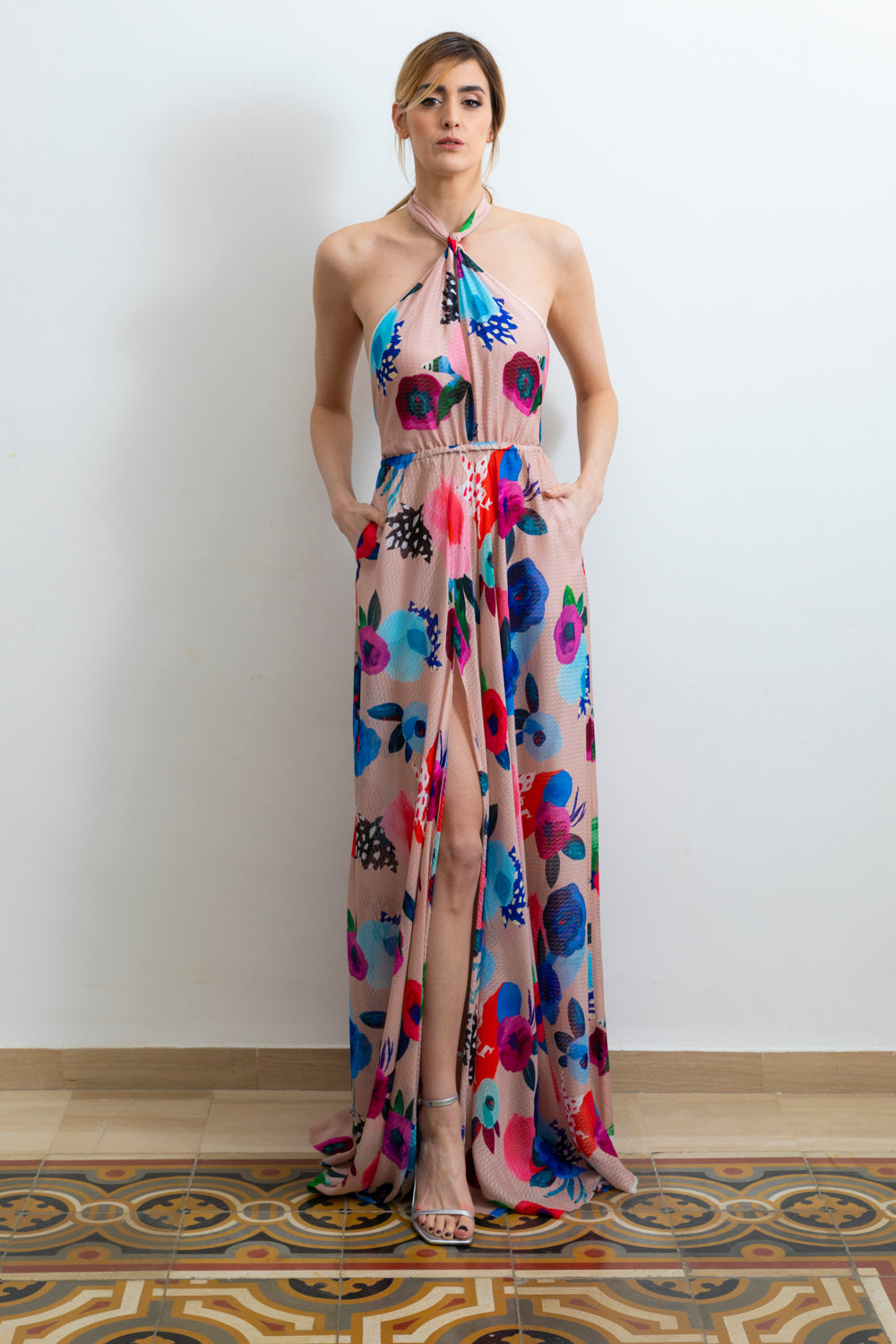 Abito Red Carpet Lungo con scollatura ad incrocio fantasia rosa