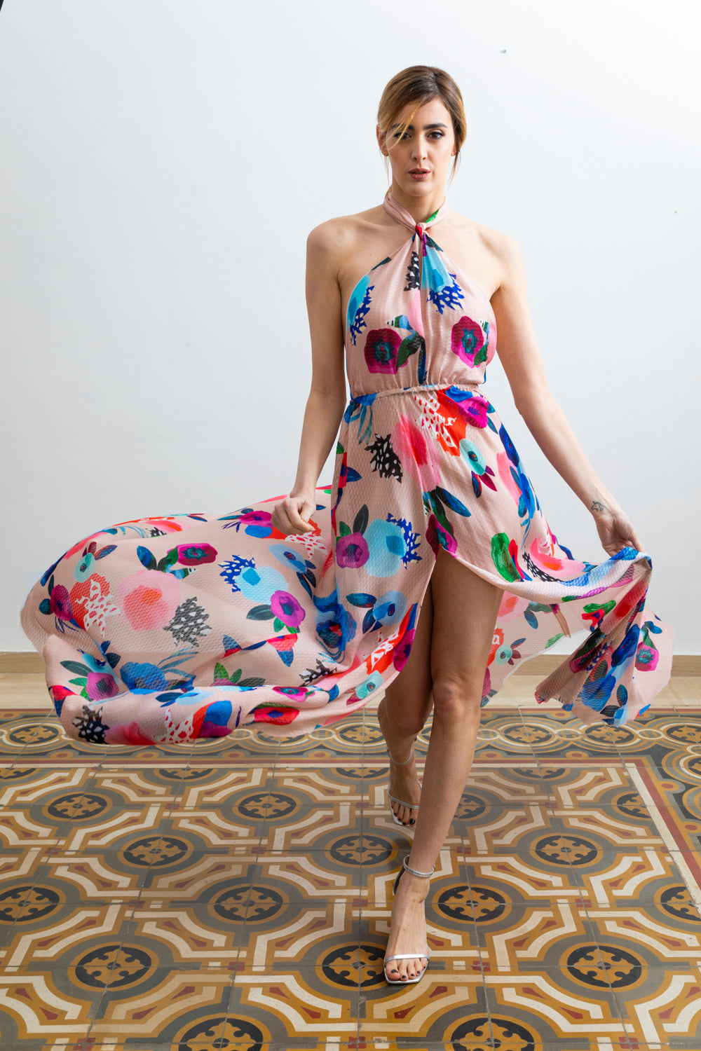 Abito Red Carpet Lungo con scollatura ad incrocio fantasia rosa
