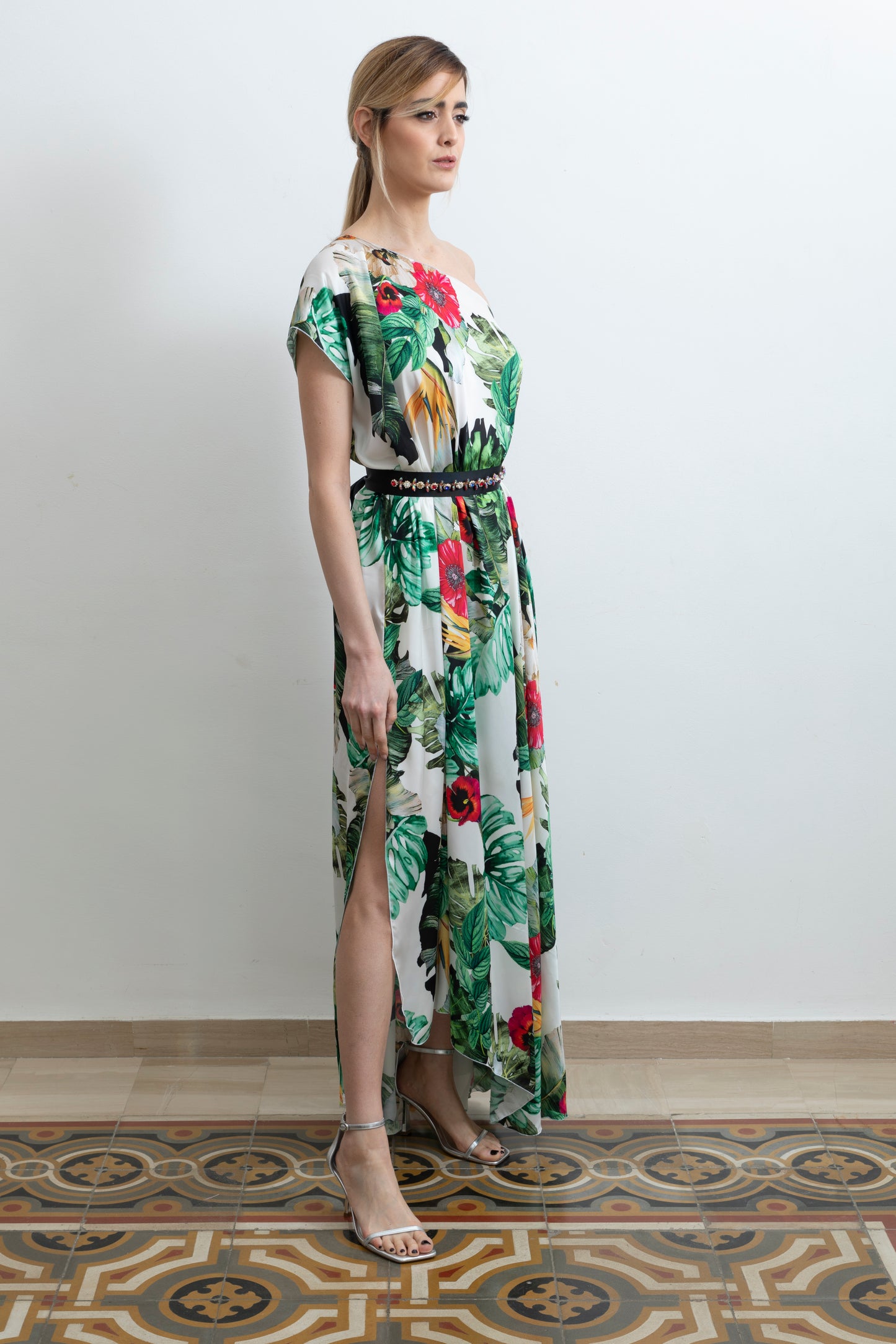 Abito Red Carpet Monospalla Lungo in satin con spacco laterale fantasia fiori tropicali