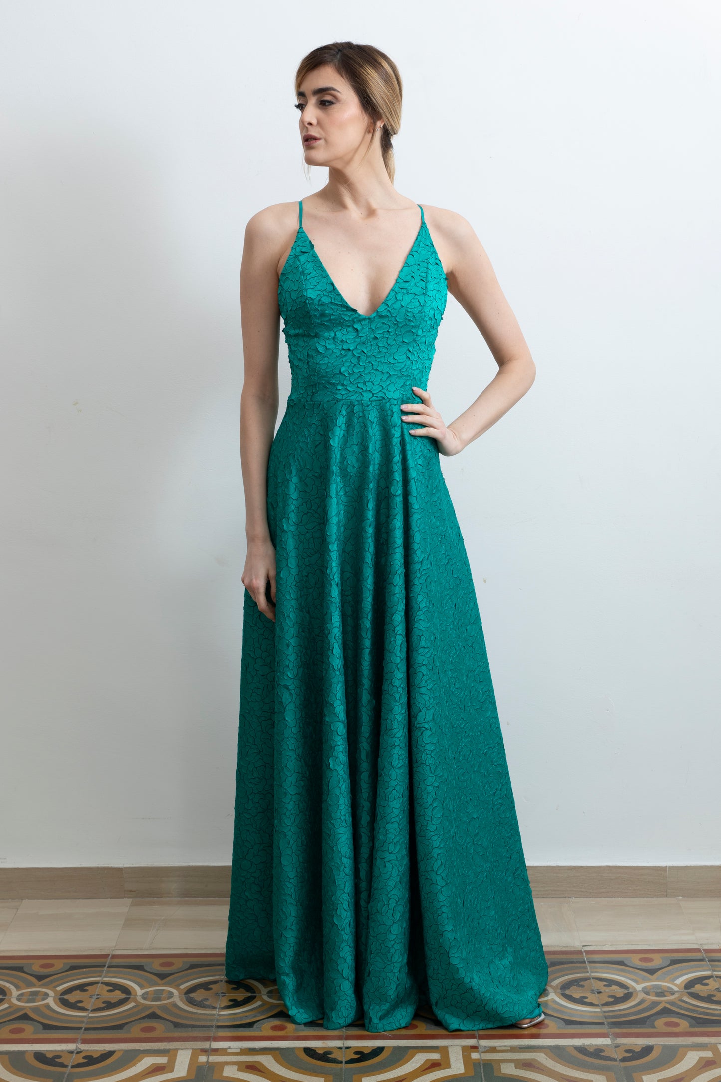 Abito Red Carpet verde smeraldo in pizzo 3D con scollo a V