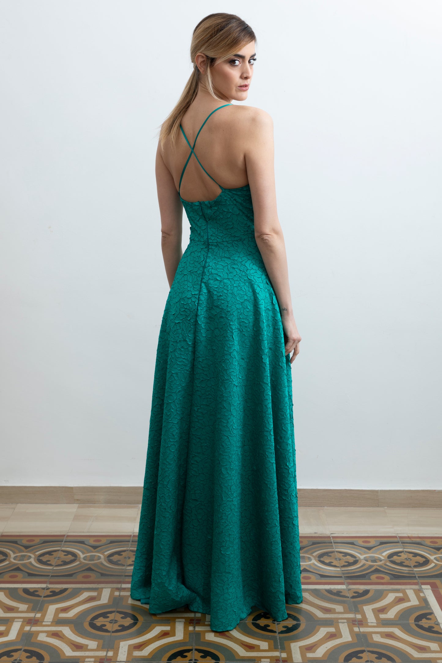 Abito Red Carpet verde smeraldo in pizzo 3D con scollo a V