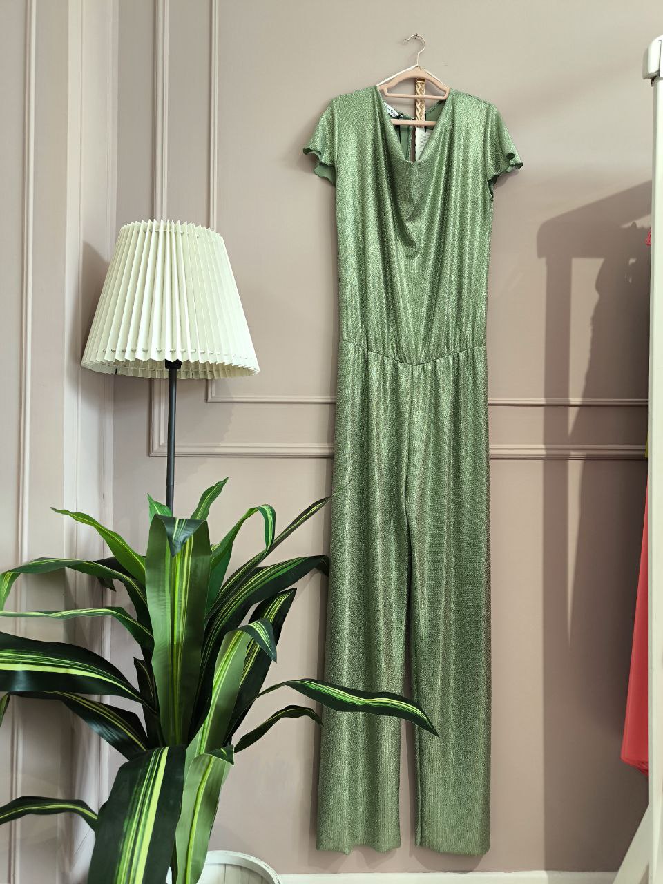 Tuta elegante verde metallizzato