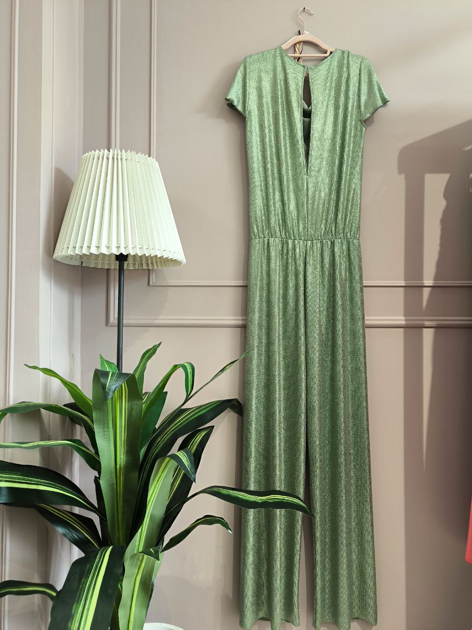Tuta elegante verde metallizzato