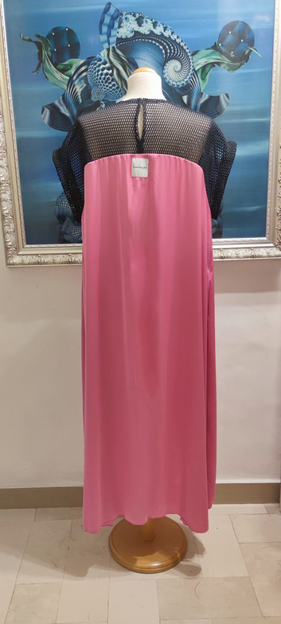 37. Abito midi con tasche laterali nascoste in satin rosa blush e nero - PLUS SIZE