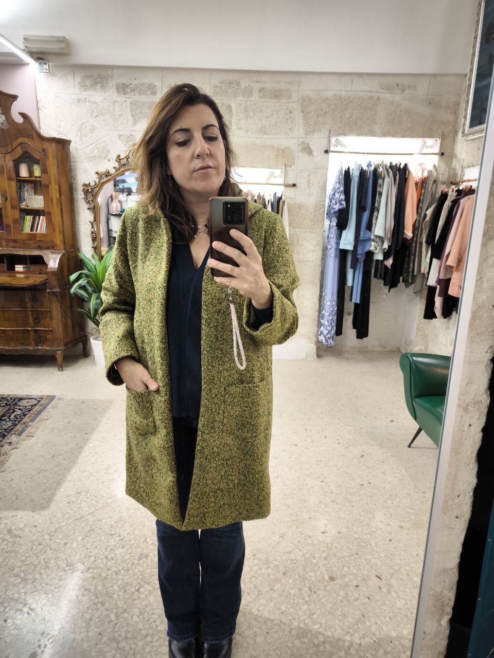 Cappotto corto sartoriale con cappuccio in tweed di lana verde