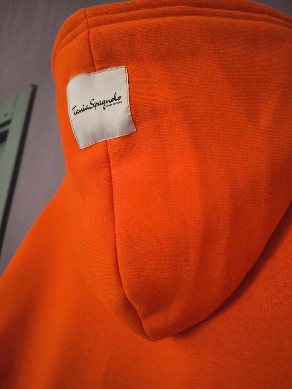 Felpa con cappuccio morbidissima colore arancione