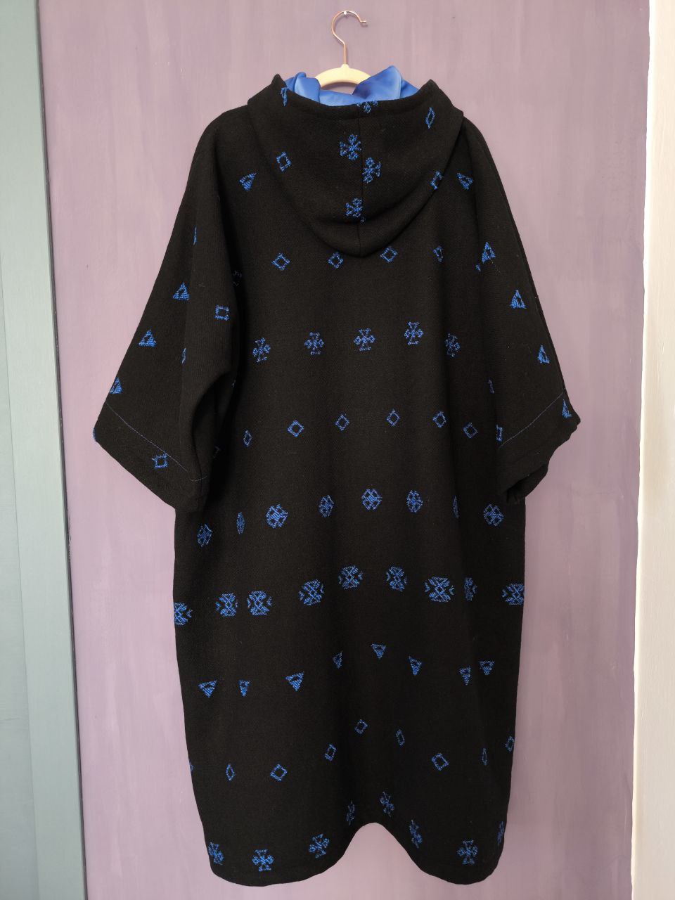 Maxi cappotto in lana nero azzurro con cappuccio