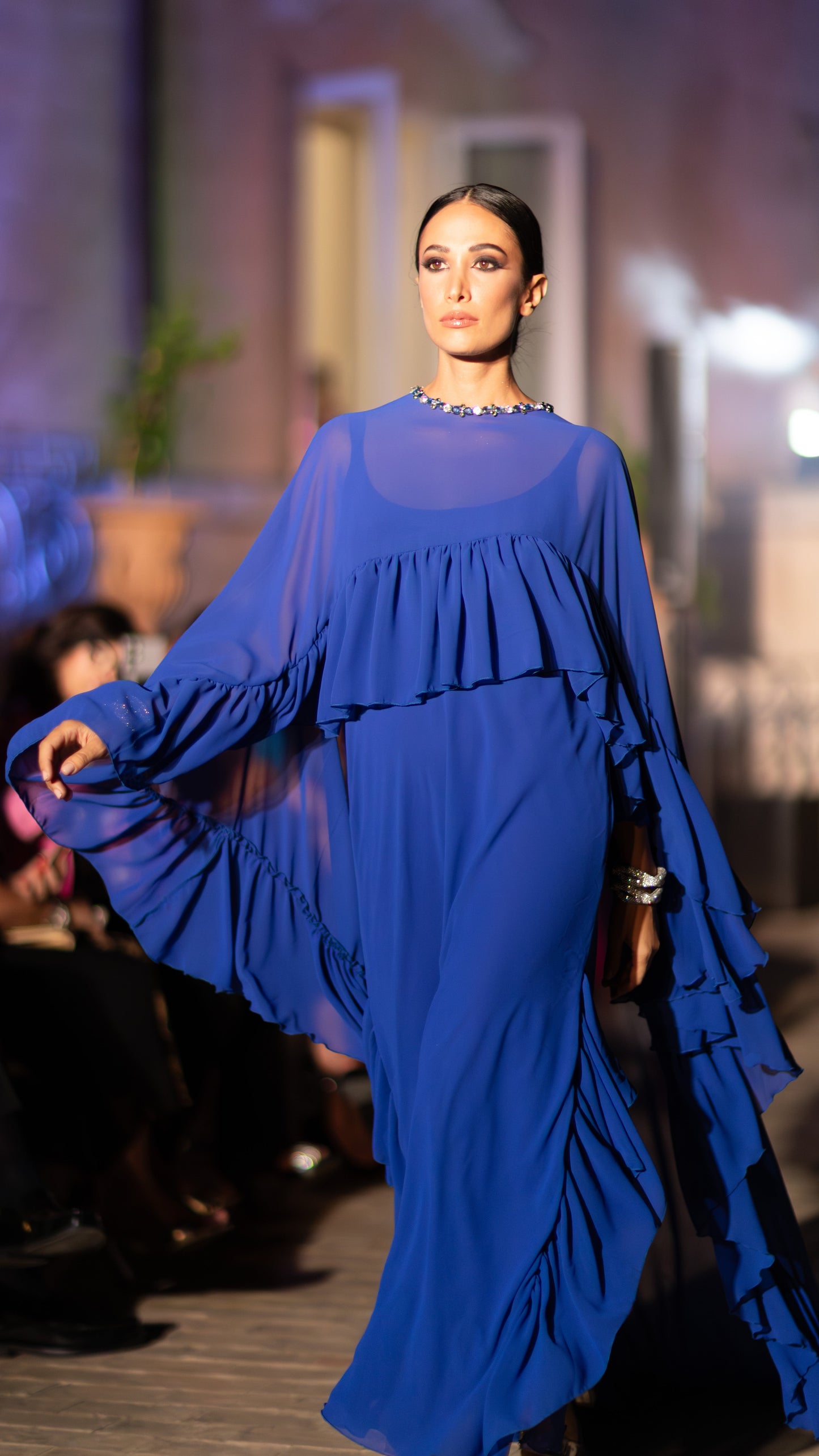 Abito Red Carpet A-Line con mantello in georgette blue royal - PREORDINA