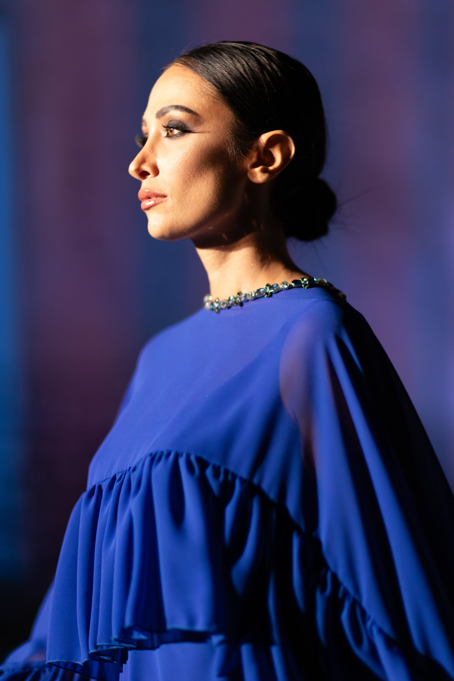 Abito Red Carpet A-Line con mantello in georgette blue royal - PREORDINA