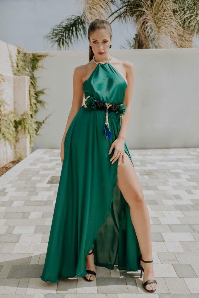 Abito Red Carpet lungo in satin verde con scollo americano e spacco - preordina