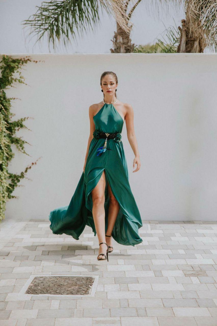 Abito Red Carpet lungo in satin verde con scollo americano e spacco - preordina