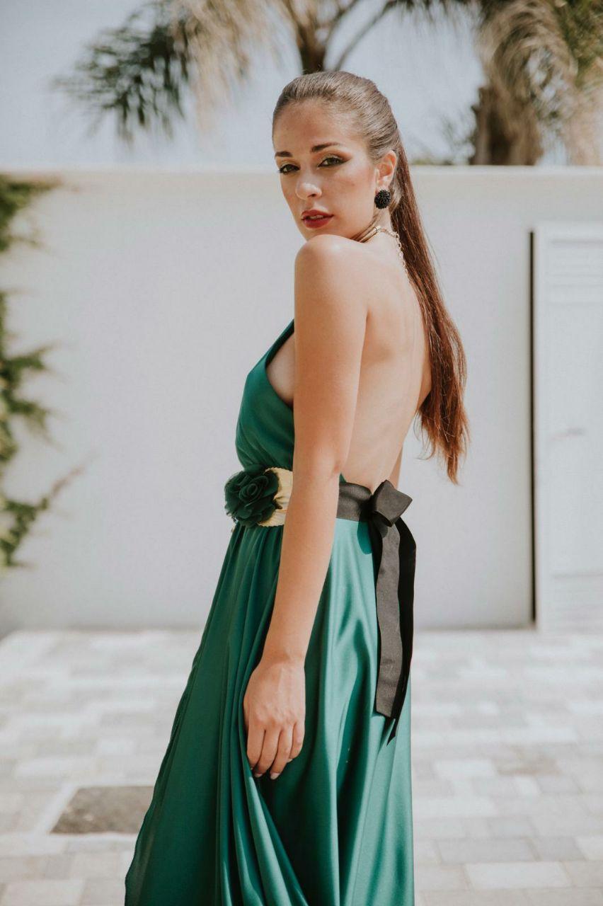 Abito Red Carpet lungo in satin verde con scollo americano e spacco - preordina