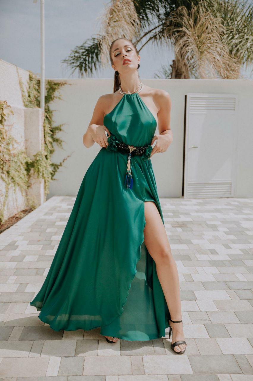 Abito Red Carpet lungo in satin verde con scollo americano e spacco - preordina