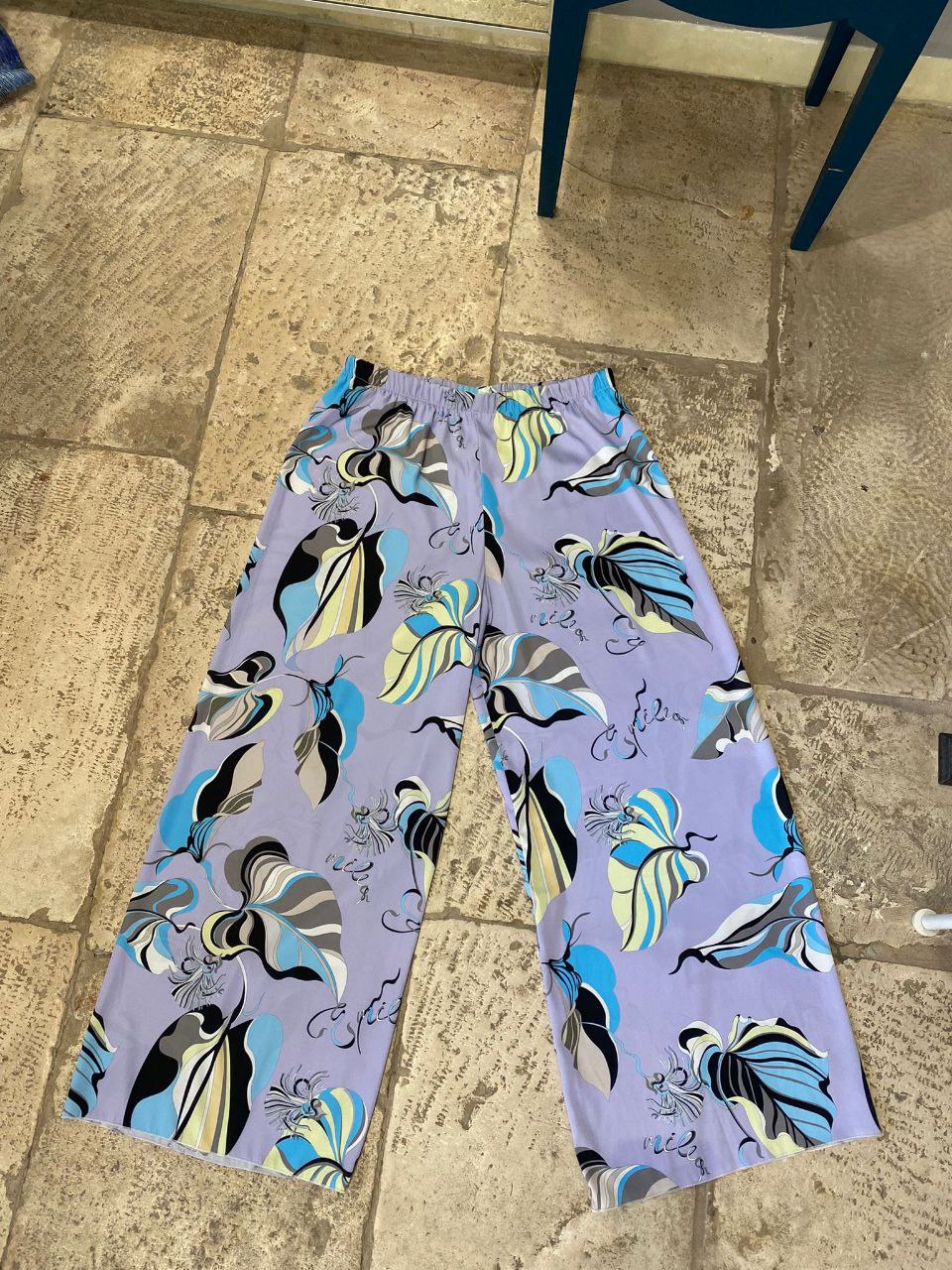 Pantalone palazzo in satin fantasia glicine