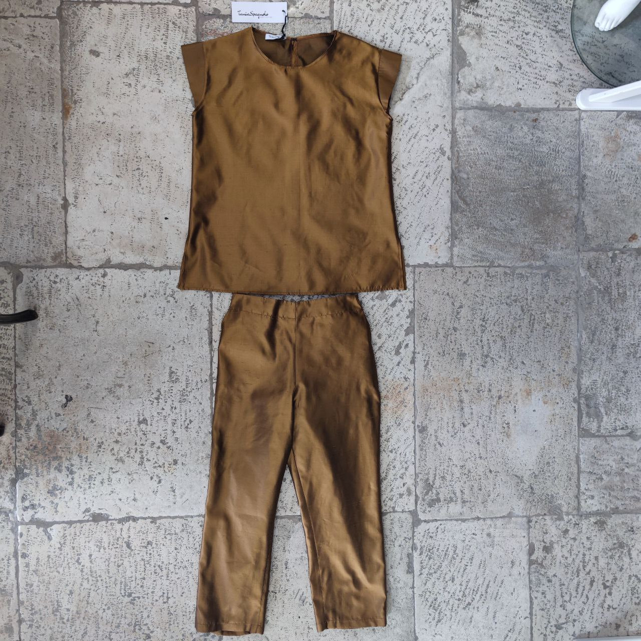COMPLETO TIAKI SHANTUNG 100% SETA BRONZO