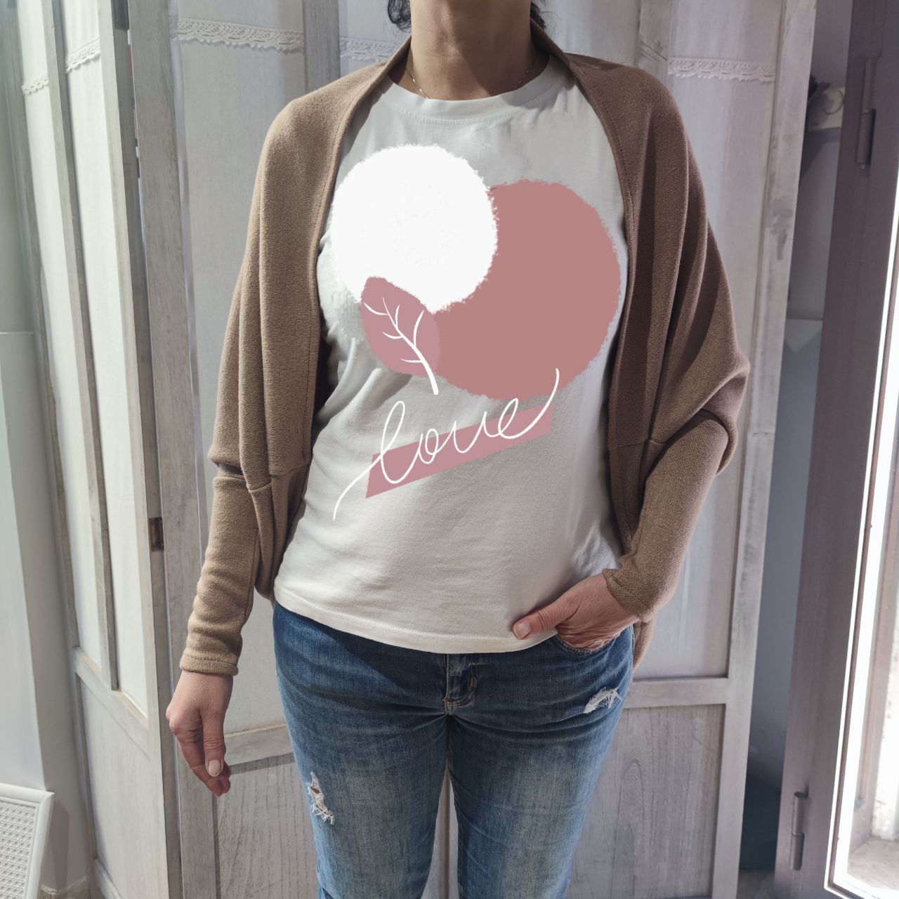 Coprispalle in misto cashmere effetto stola con maniche color biscotto