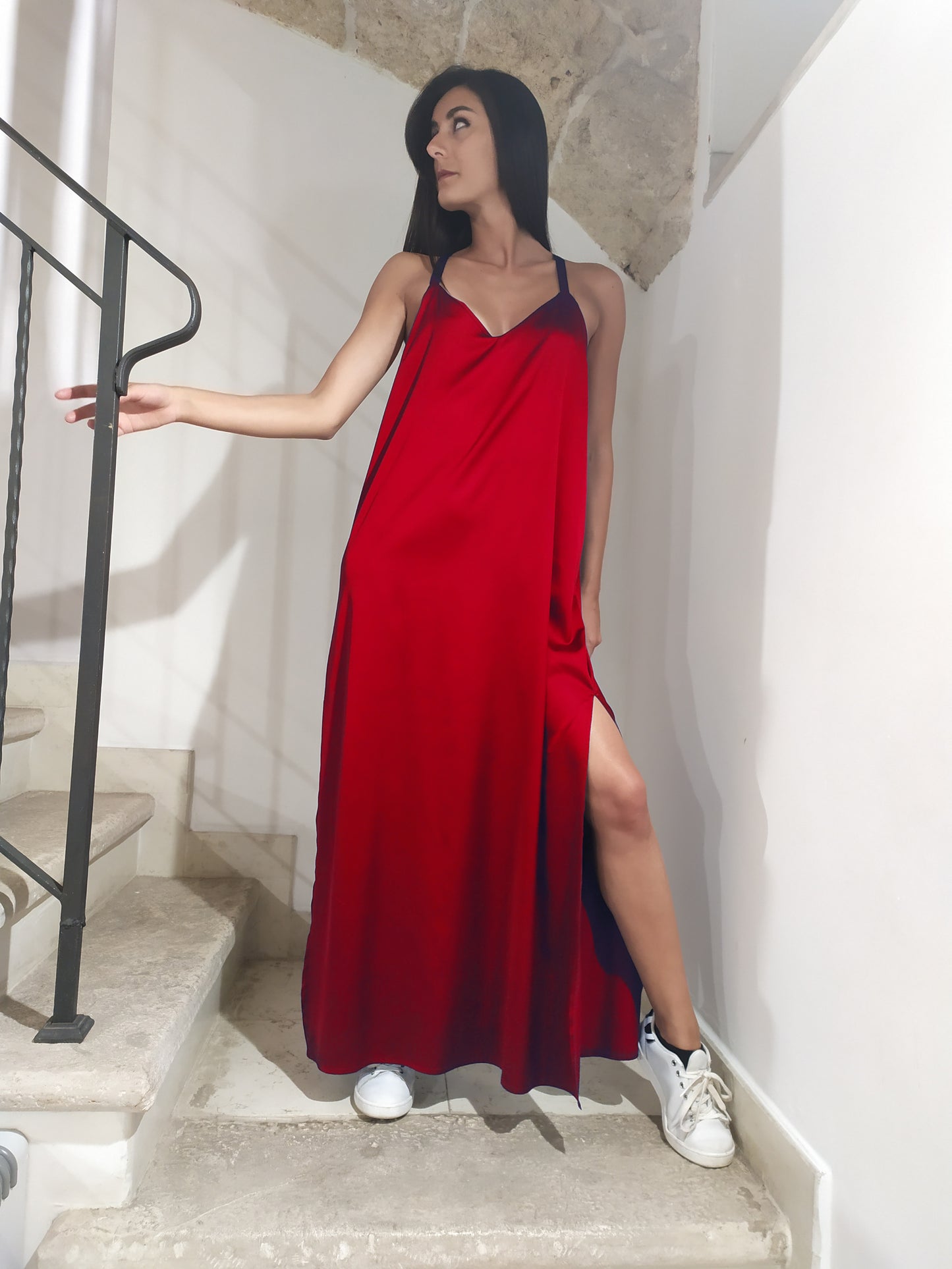Abito in satin con spacchi e scollatura vogatore sul retro - Preordina