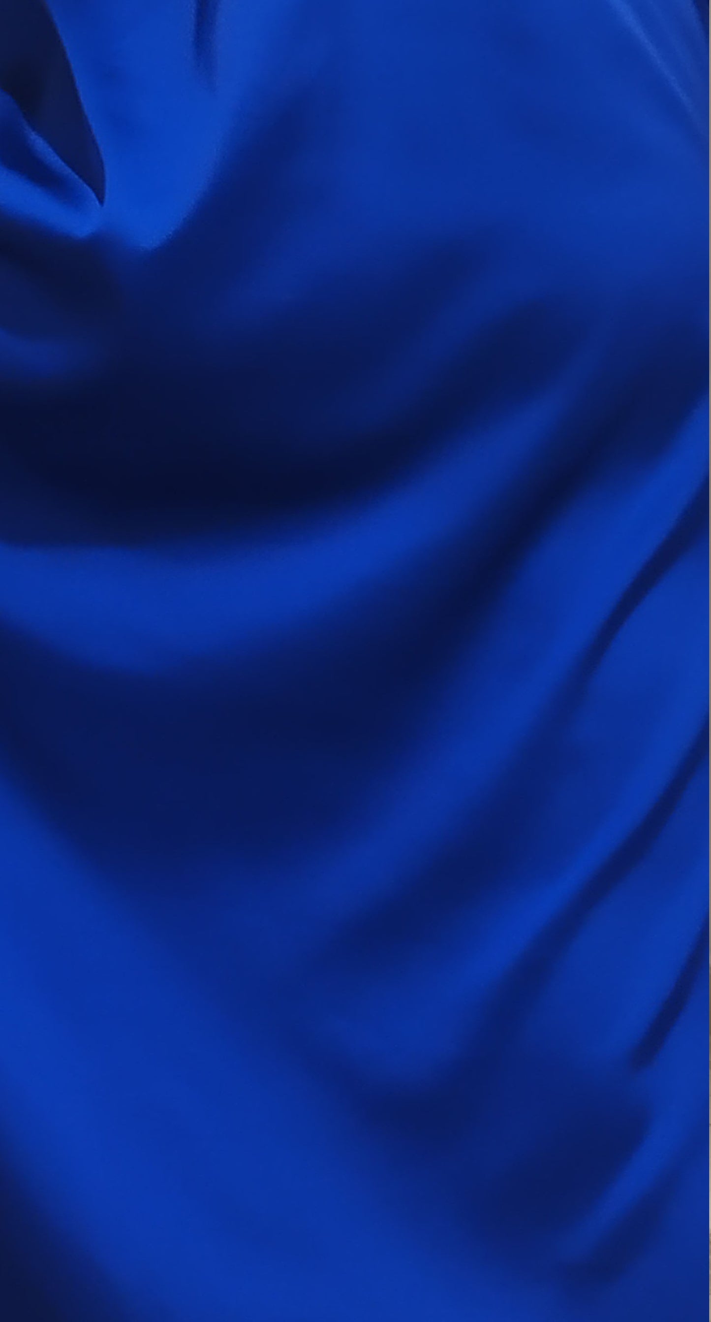 Abito in satin con spacchi e scollatura vogatore sul retro - Preordina