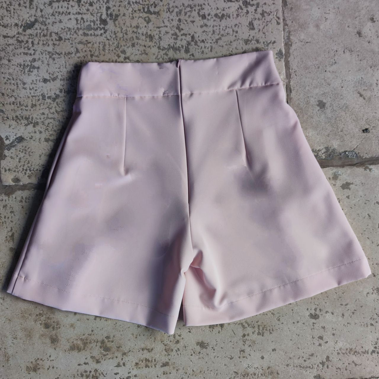 SHORTS SVASATO CON PIEGA