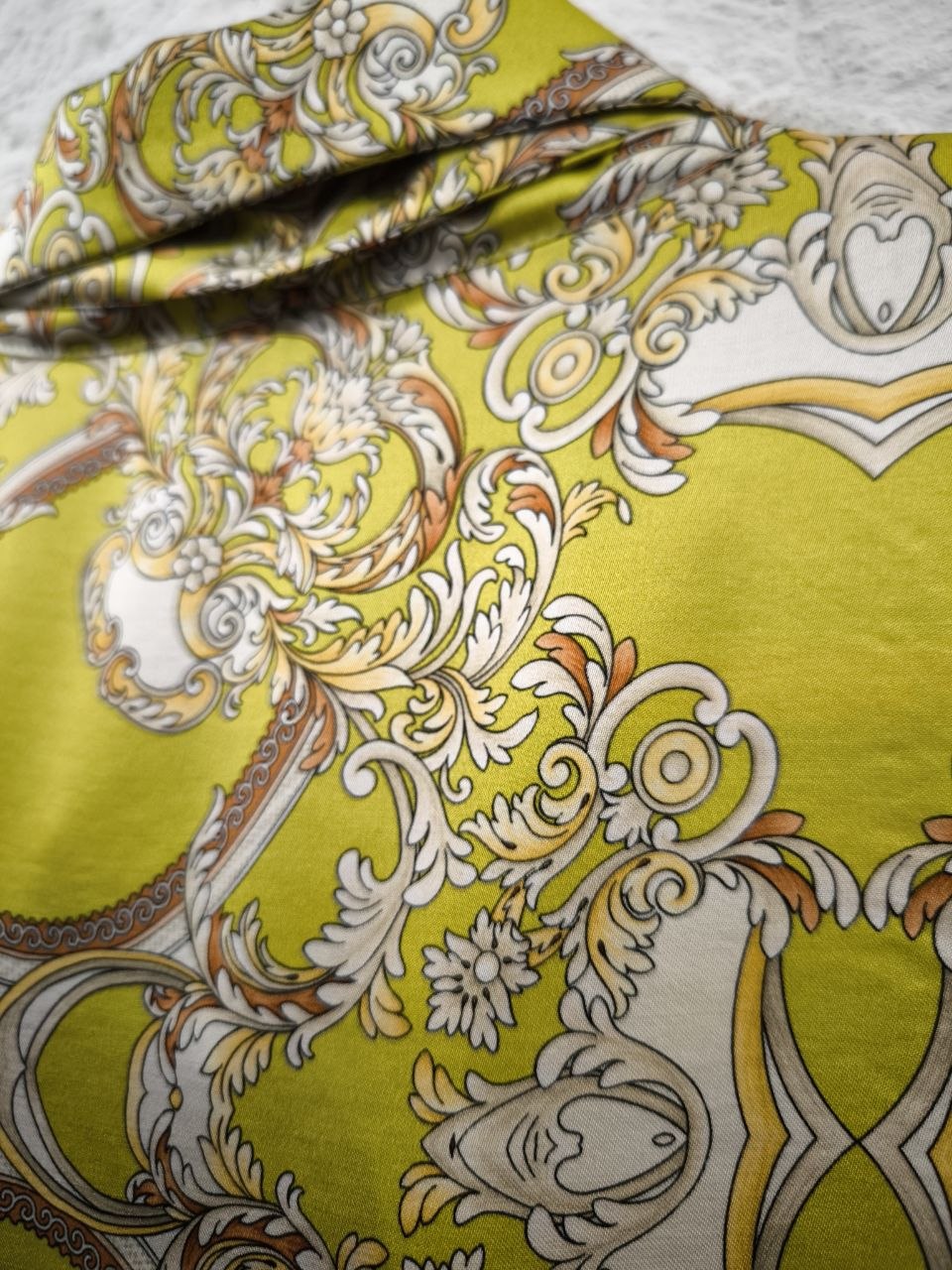 Camicia blusa in satin broccato con cravattino