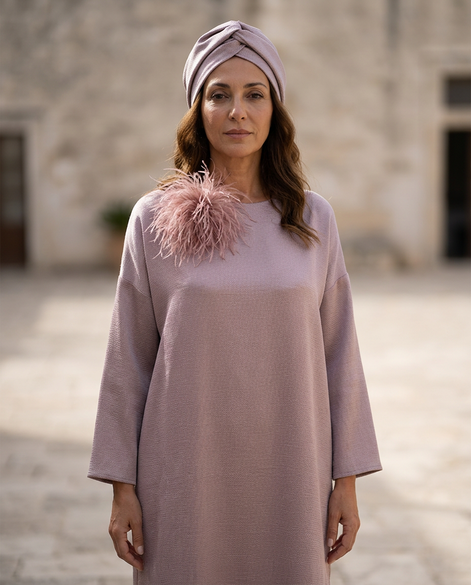 53. Abito caftano elegante dritto con maniche lunghe e con spacchi laterali in satin