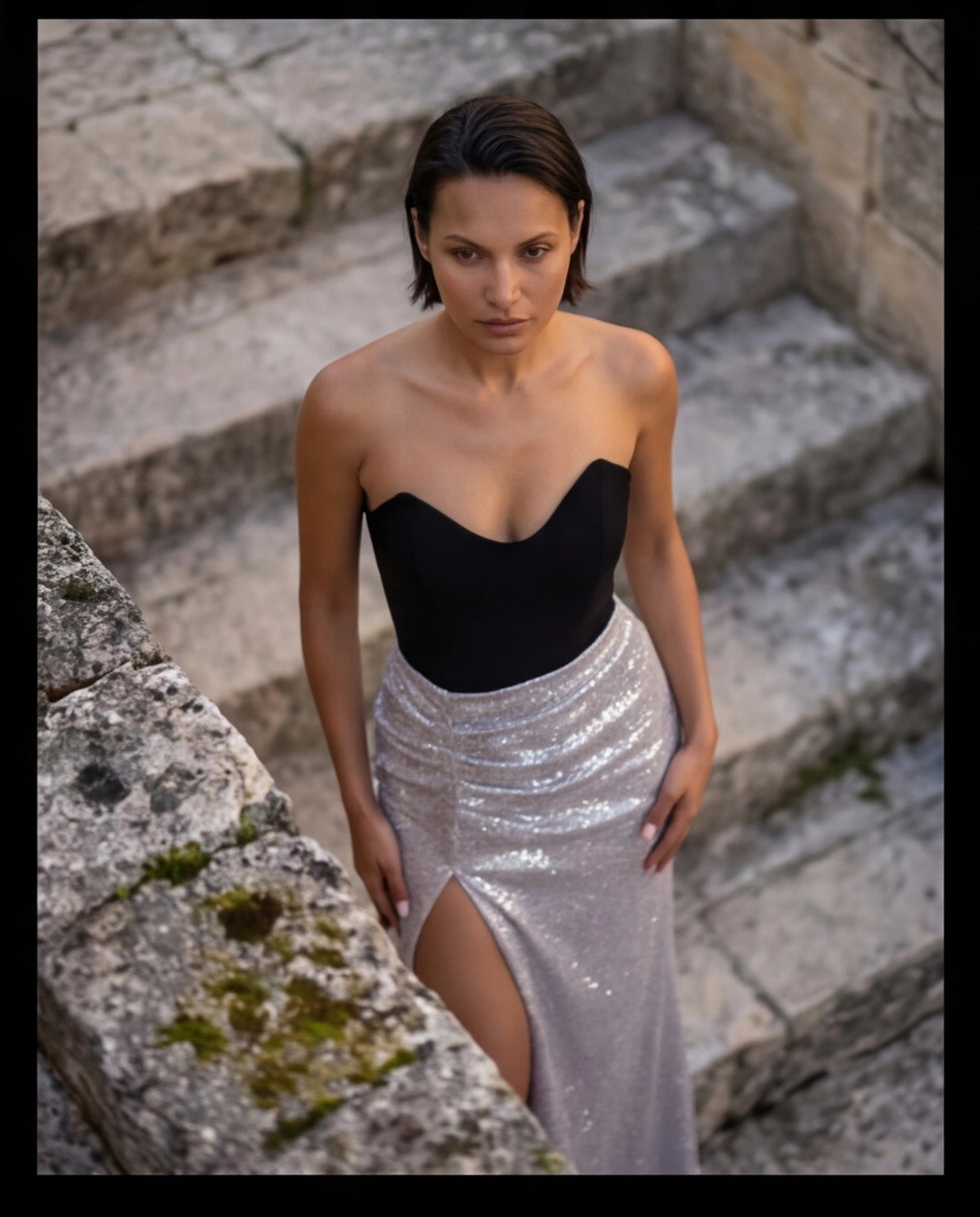 55. Abito Red Carpet Tubino Lungo glitter con scollo a cuore e spacco davanti