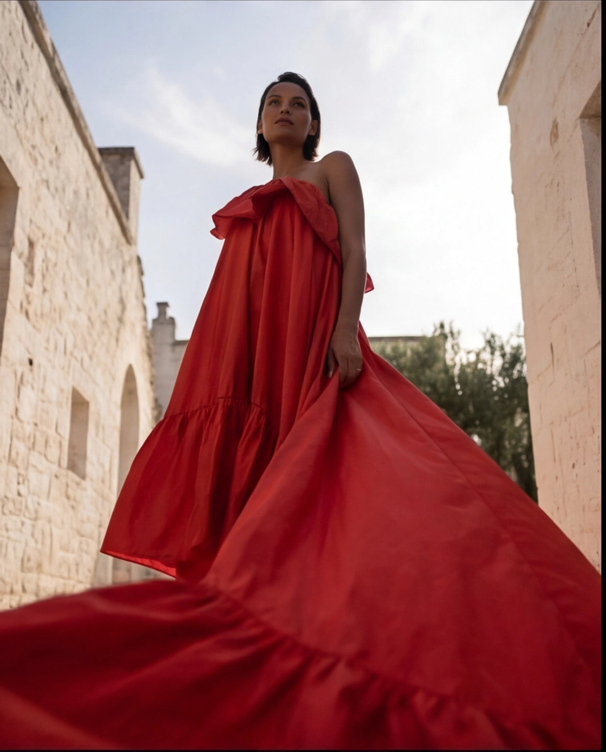 12. Abito Red Carpet Lungo monospalla con maxi rouche rosso corallo