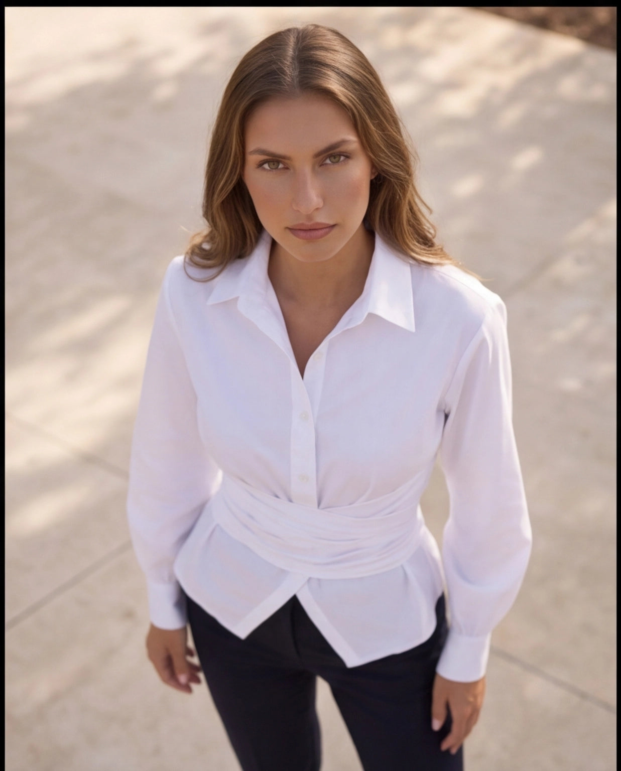 63. Camicia bianca elegante con incrocio in popeline di cotone
