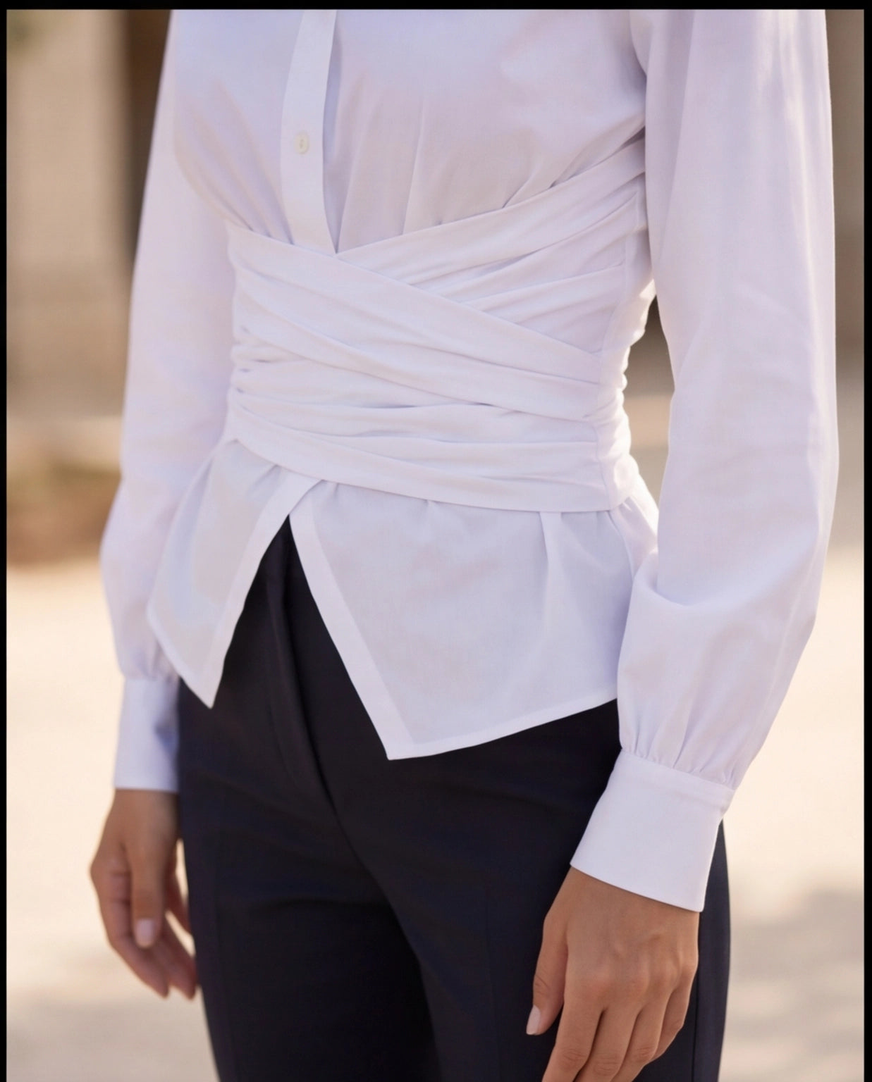 63. Camicia bianca elegante con incrocio in popeline di cotone