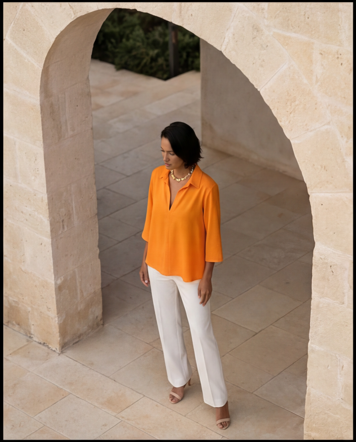 Camicia blusa con colletto e scollo a V in TESSUTO OPACO - colore a scelta