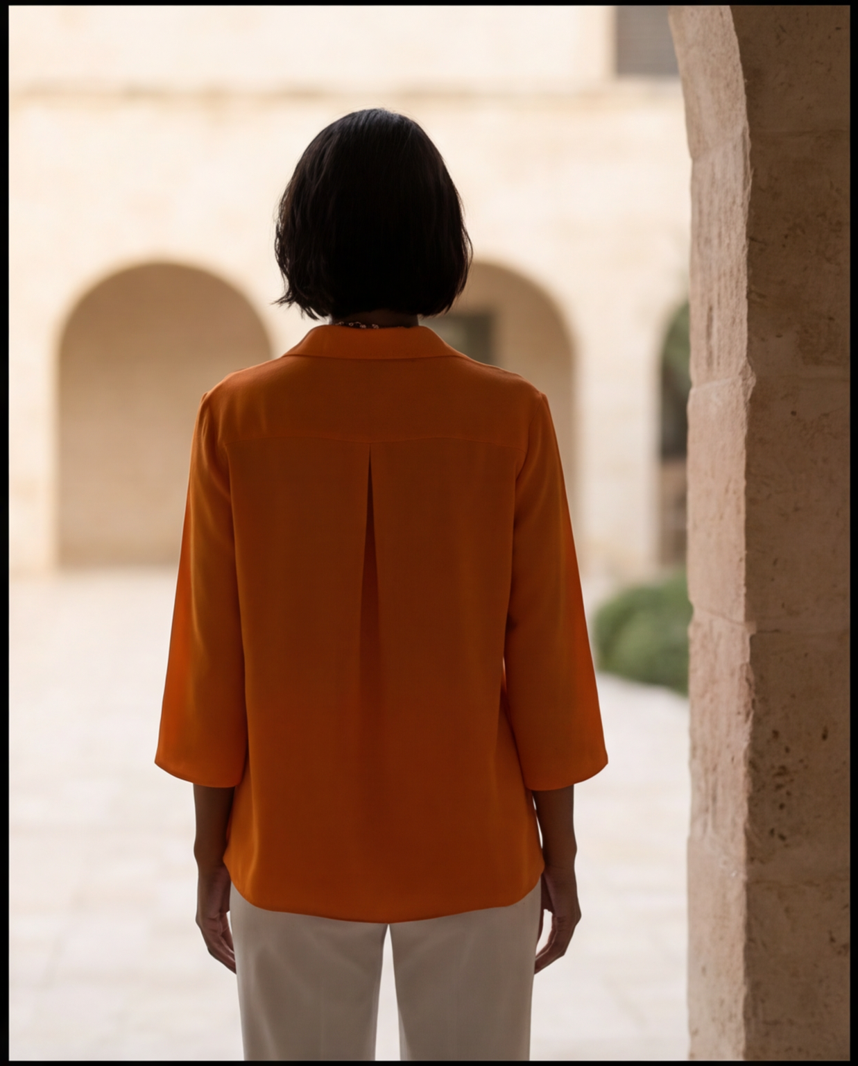 Camicia blusa con colletto e scollo a V in TESSUTO OPACO - colore a scelta