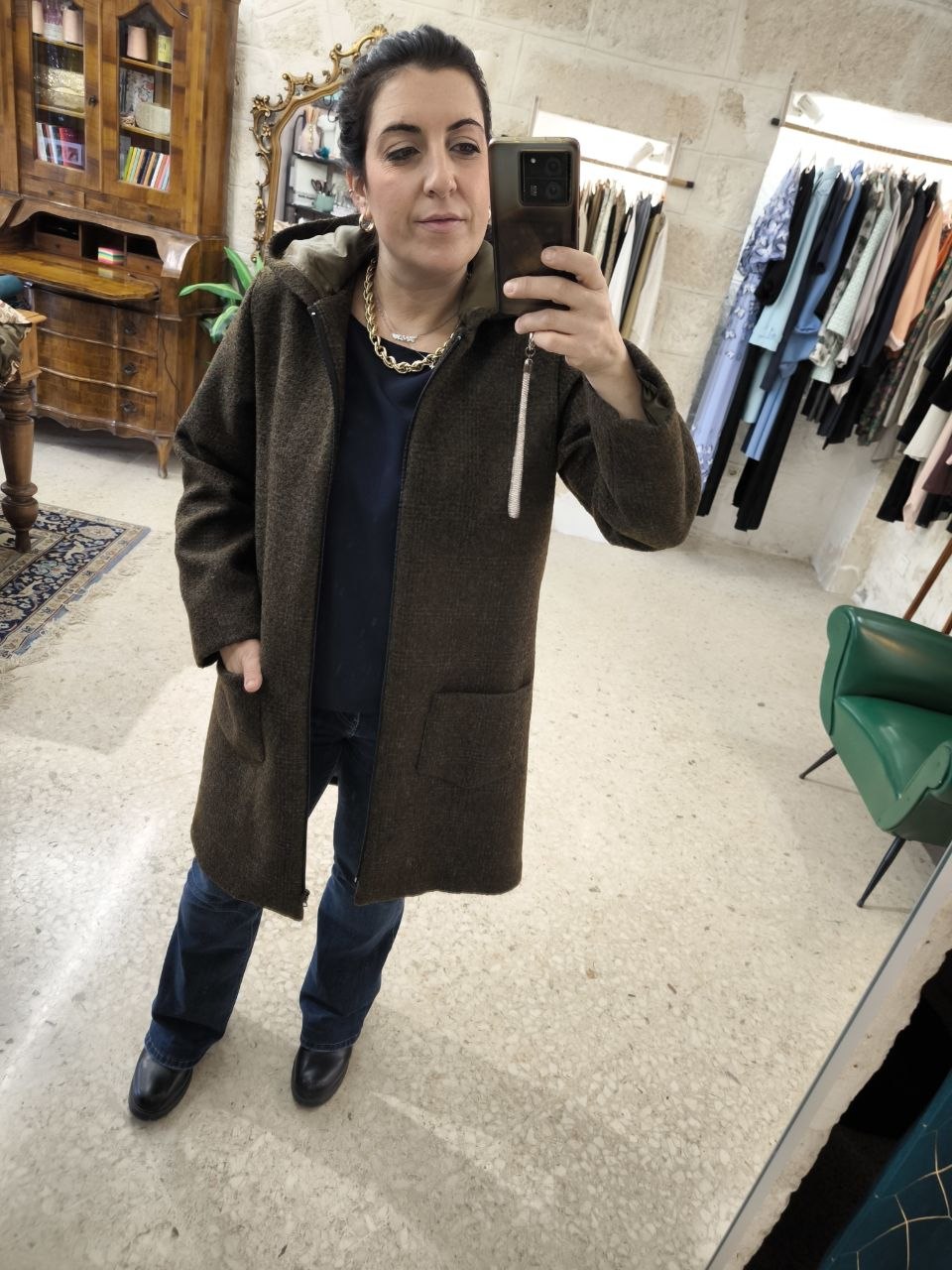 Cappotto corto sartoriale con cappuccio in tweed di lana brownie
