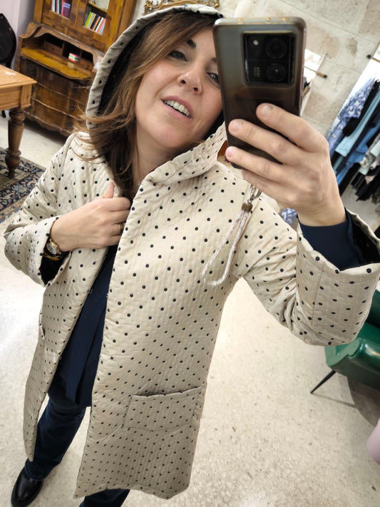 Cappotto corto trapuntato con cappuccio - piumino 100gr beige pois neri