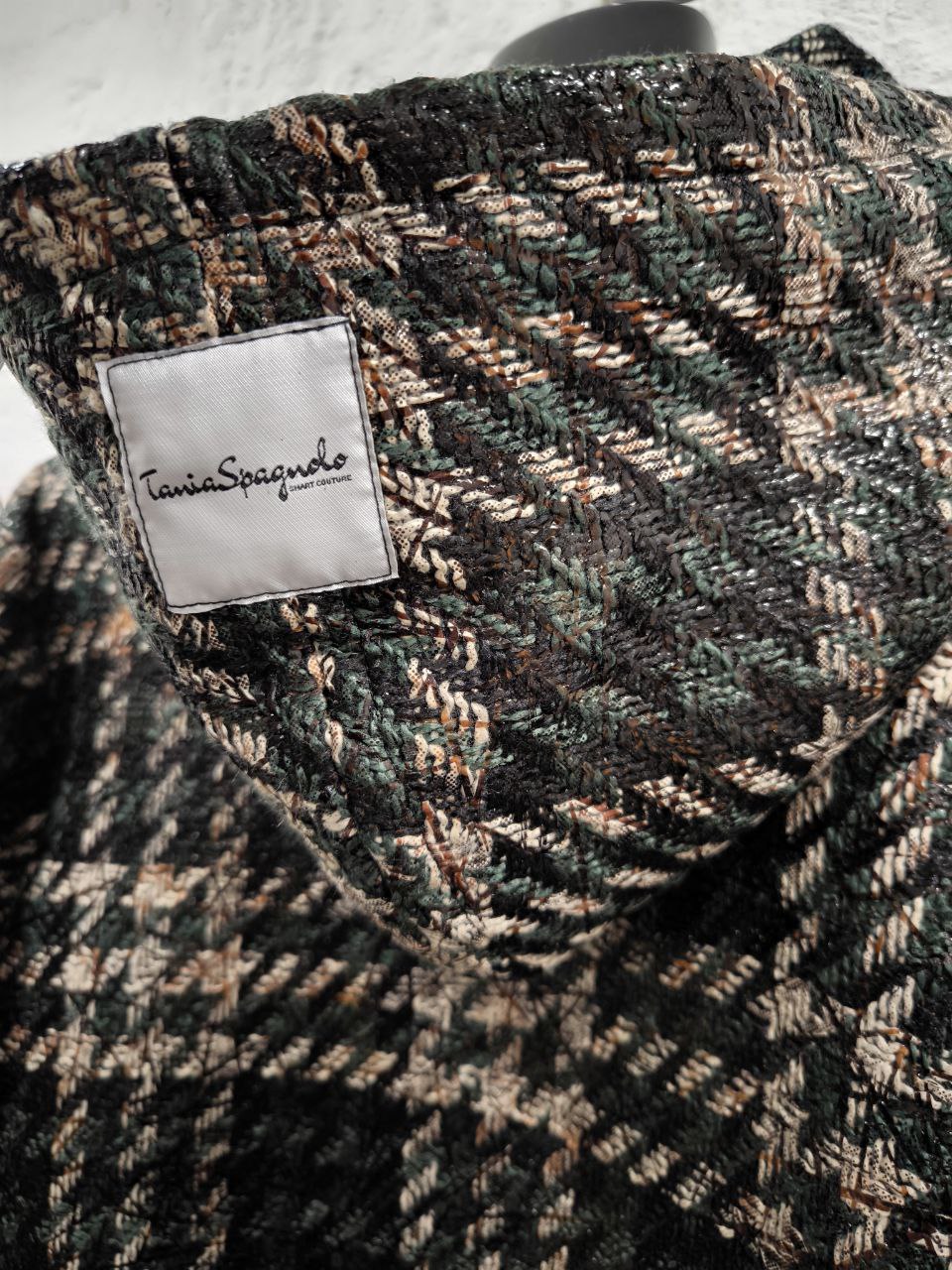 Cappotto corto sartoriale con cappuccio in tartan lana effetto semi lucido