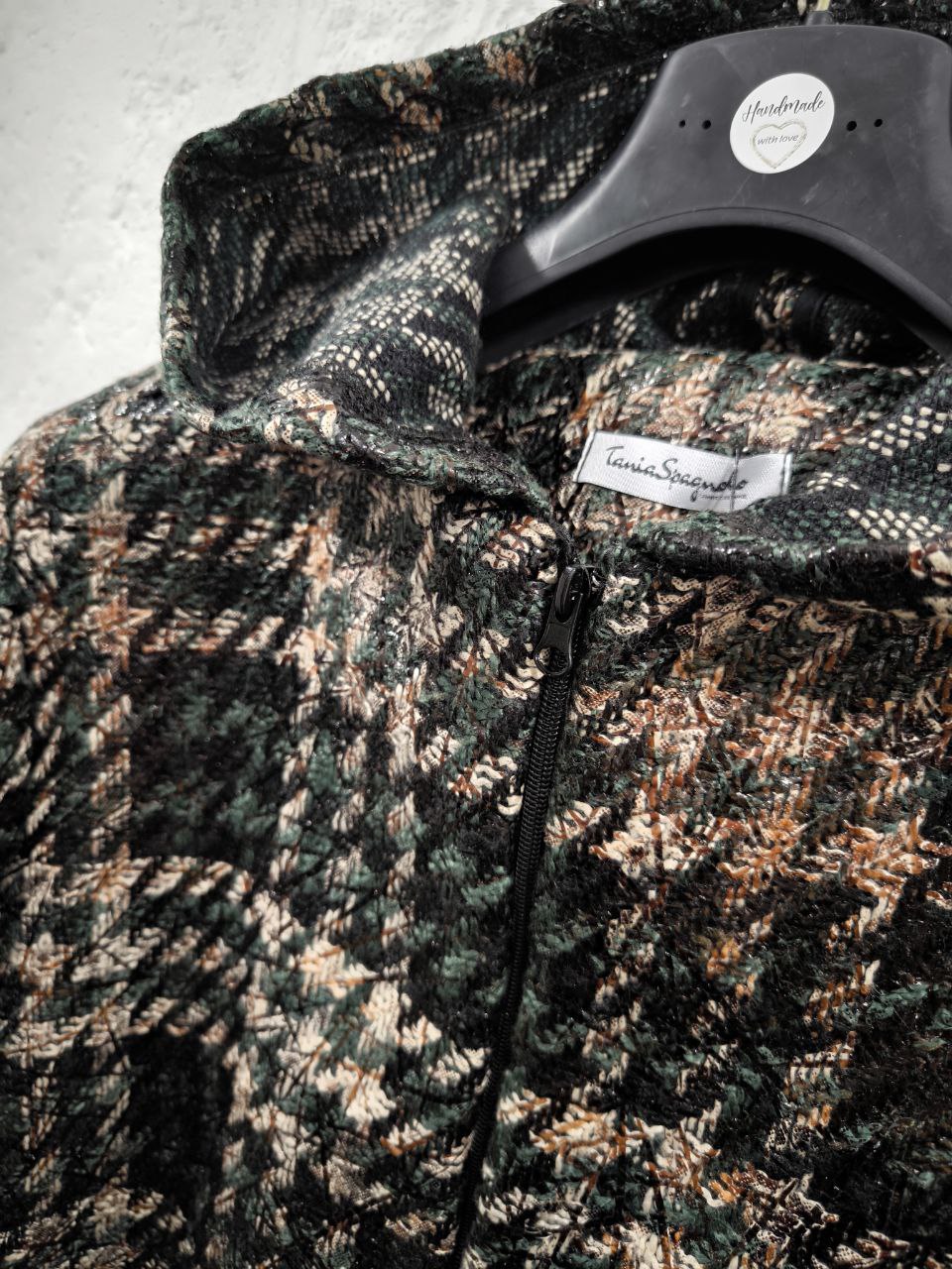 Cappotto corto sartoriale con cappuccio in tartan lana effetto semi lucido