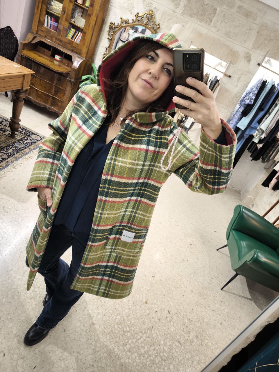 Cappotto corto sartoriale con cappuccio - sportivo e molto caldo