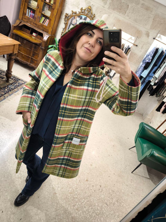 Cappotto corto sartoriale con cappuccio - sportivo e molto caldo