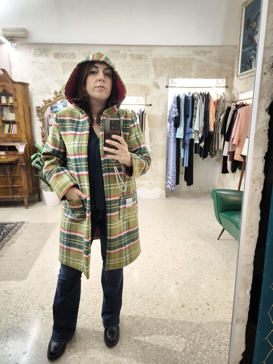Cappotto corto sartoriale con cappuccio - sportivo e molto caldo