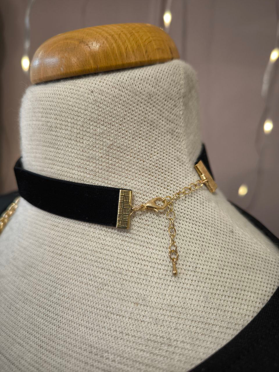 Chocker in velluto nero e oro