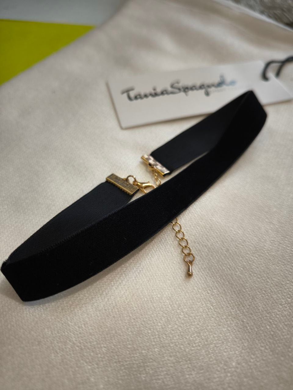 Chocker in velluto nero e oro