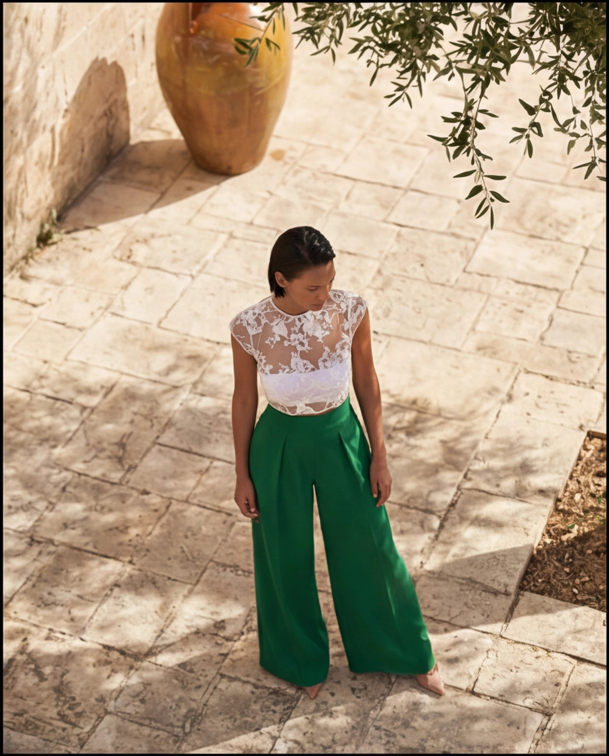 58. Set completo pantalone palazzo con pinces e crop top in pizzo
