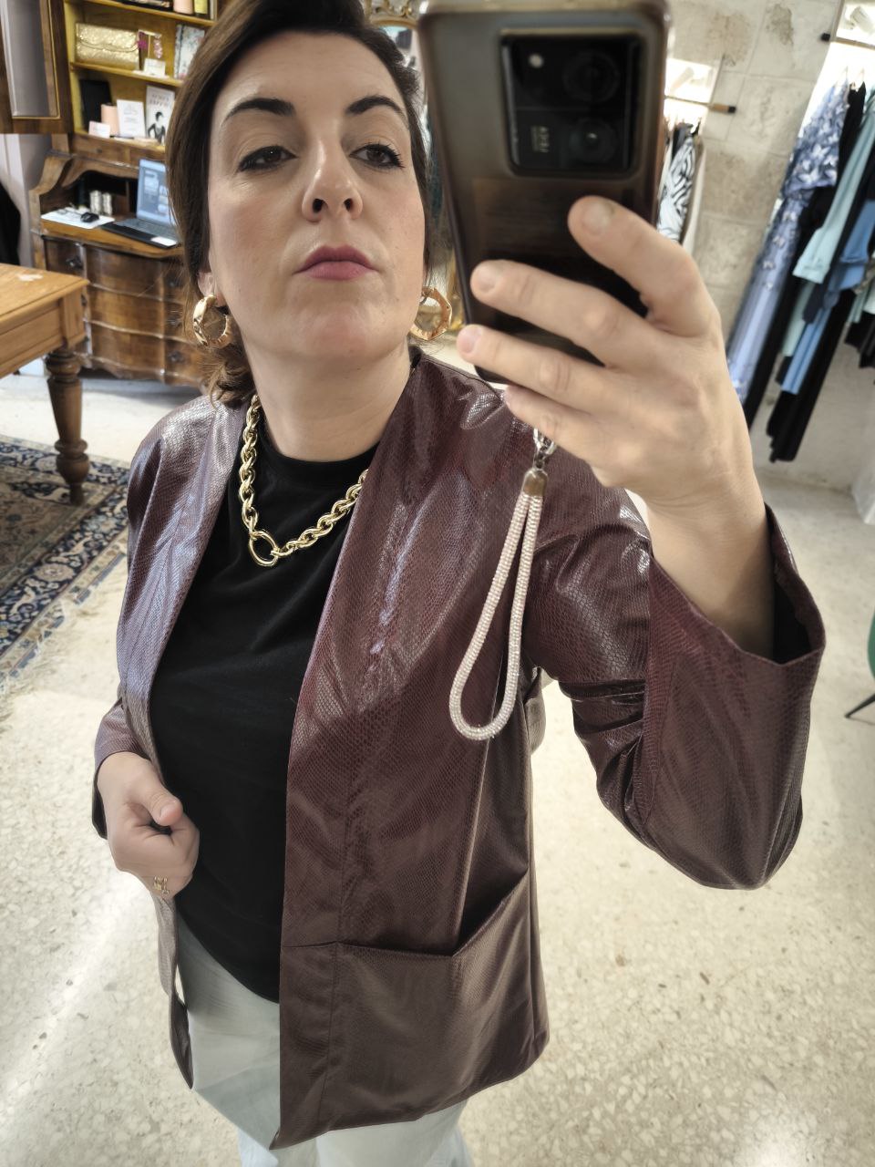 Giacca destrutturata con tasche nascoste in ecopelle pitonato bordeaux - PREORDINA