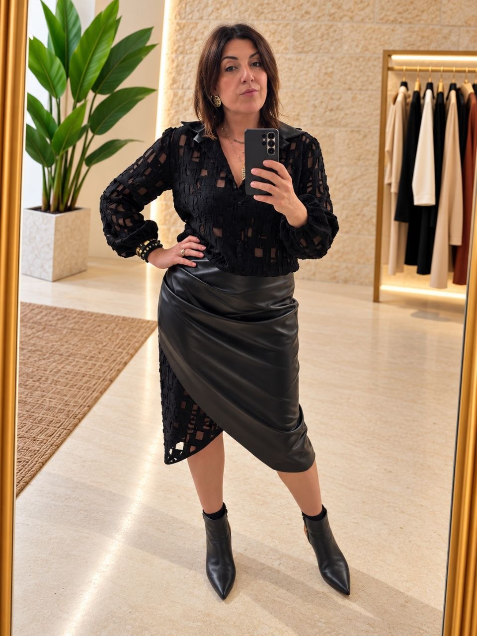 Gonna elegante in pelle Ohoskin® nera devorata in seta