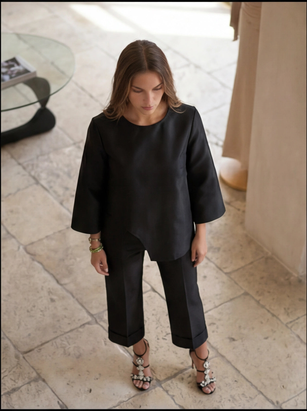 49. Set completo design top asimmetrico manica lunga e pantalone 100% seta