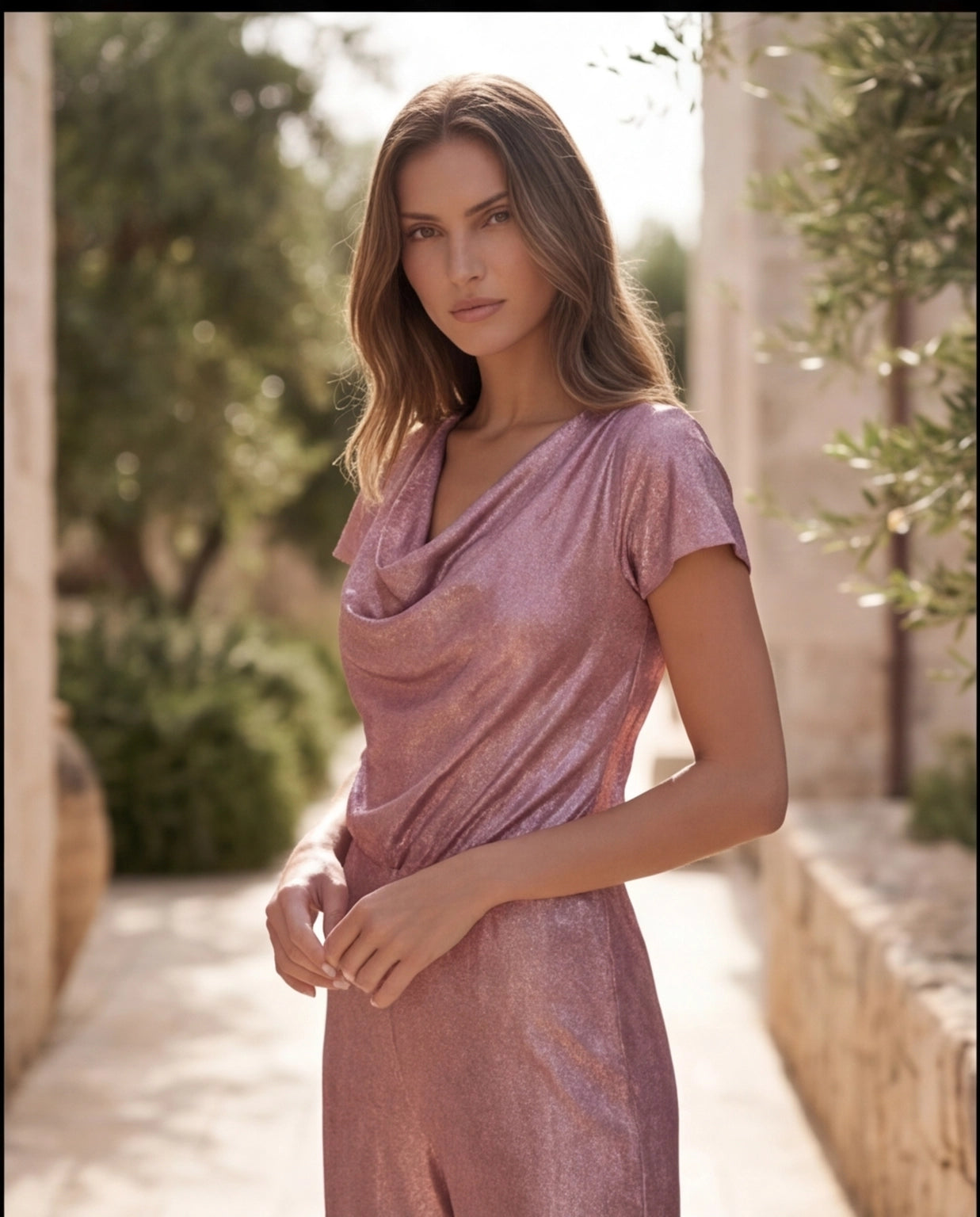 60. Tuta elegante rosa metallizzato