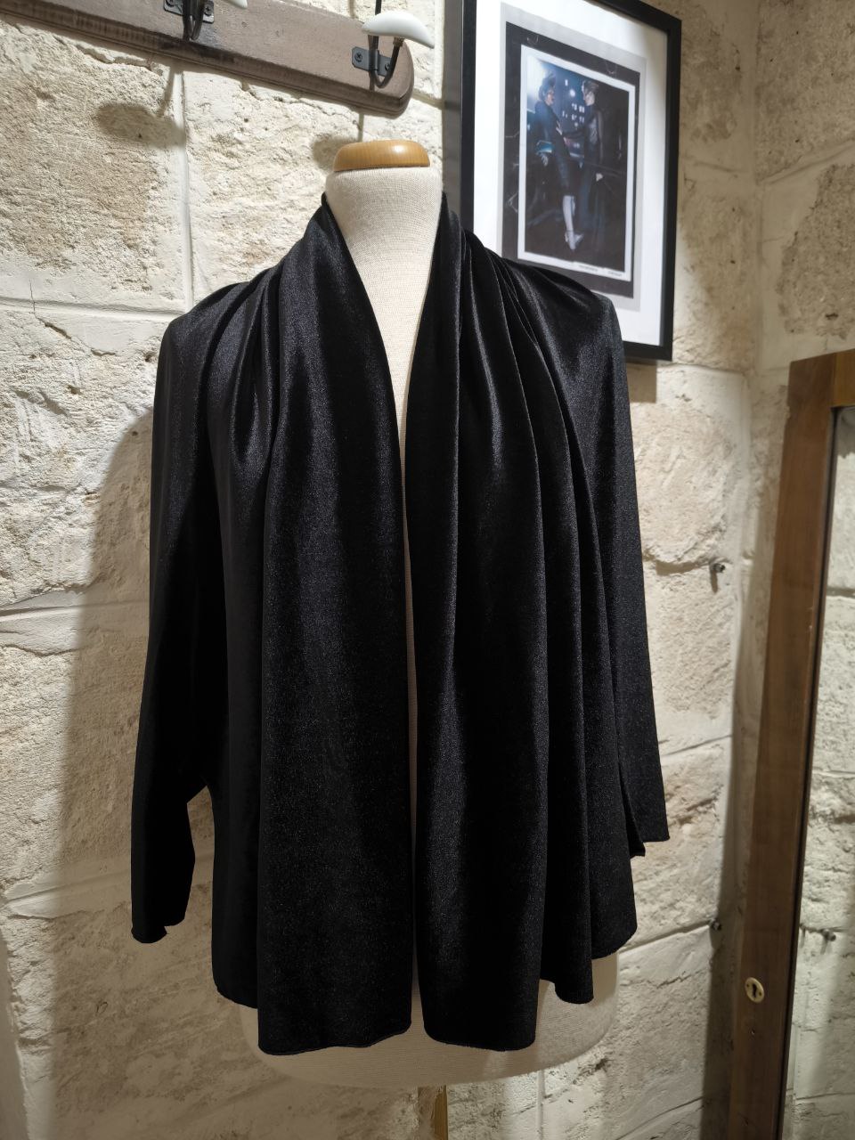 Coprispalle geometrico in velluto fluido effetto stola  con maniche